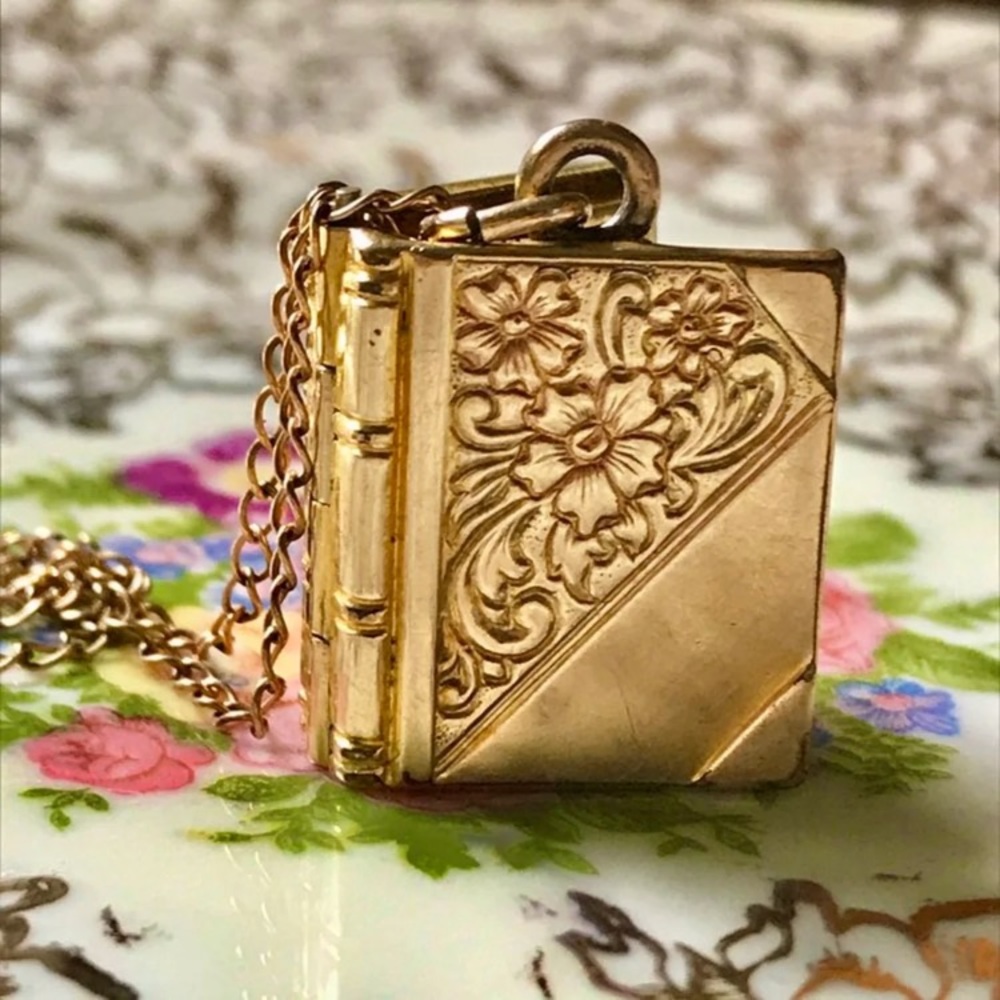 Solid 14k gold filled 1” book style charm locket picture vintage engraved flower